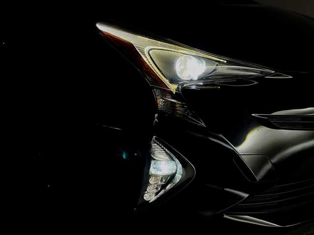トヨタ プリウス S ツーリングセレクション 群馬県 2016(平28)年 6.3万km アティチュードブラックマイカ ナビレディセット/ ・バックカメラ/ ・ステアリングスイッチ(音声認識/ハンズフリー通話)/Toyota Safety Sense P/ ・プリクラッシュセーフティシステム/ ・レーンディパーチャーアラート/ ・オートマチックハイビーム/ ・レーダークルーズコントロール/＝＝＝＝＝/純正9インチナビ/(AM/FM/Bluetooth/フルセグTV/CD/DVD/SD)/前席快適温熱シート/ビルトインETC/LEDヘッドランプ/プッシュスタート/スマートキー/トラクションコントロールシステム