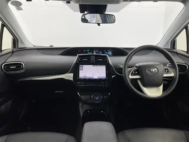トヨタ プリウス S ツーリングセレクション 群馬県 2016(平28)年 6.3万km アティチュードブラックマイカ ナビレディセット/ ・バックカメラ/ ・ステアリングスイッチ(音声認識/ハンズフリー通話)/Toyota Safety Sense P/ ・プリクラッシュセーフティシステム/ ・レーンディパーチャーアラート/ ・オートマチックハイビーム/ ・レーダークルーズコントロール/＝＝＝＝＝/純正9インチナビ/(AM/FM/Bluetooth/フルセグTV/CD/DVD/SD)/前席快適温熱シート/ビルトインETC/LEDヘッドランプ/プッシュスタート/スマートキー/トラクションコントロールシステム