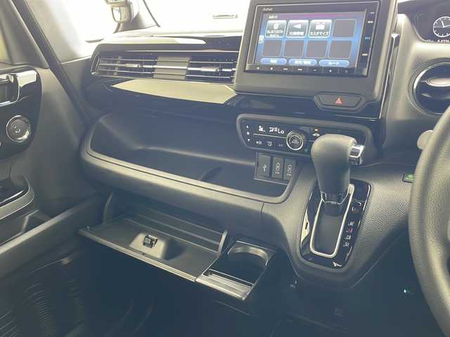 ホンダ Ｎ ＢＯＸ L 沖縄県 2021(令3)年 1.3万km シャイニンググレーM 純正ナビ(VXM-215Ci)/（CD　Bluetooth接続　USB）/バックカメラ/パワースライドドア/前後ドライブレコーダー/コーナーセンサー/レーダークルーズコントロール/ステアリングスイッチ/シートヒーター/LEDヘッドライト/オートライト/純正フロアマット/純正14インチアルミホイール/保証書/取扱説明書