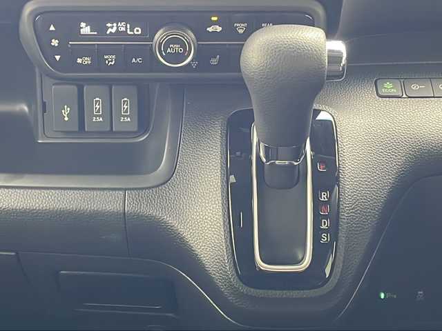 ホンダ Ｎ ＢＯＸ L 沖縄県 2021(令3)年 1.3万km シャイニンググレーM 純正ナビ(VXM-215Ci)/（CD　Bluetooth接続　USB）/バックカメラ/パワースライドドア/前後ドライブレコーダー/コーナーセンサー/レーダークルーズコントロール/ステアリングスイッチ/シートヒーター/LEDヘッドライト/オートライト/純正フロアマット/純正14インチアルミホイール/保証書/取扱説明書