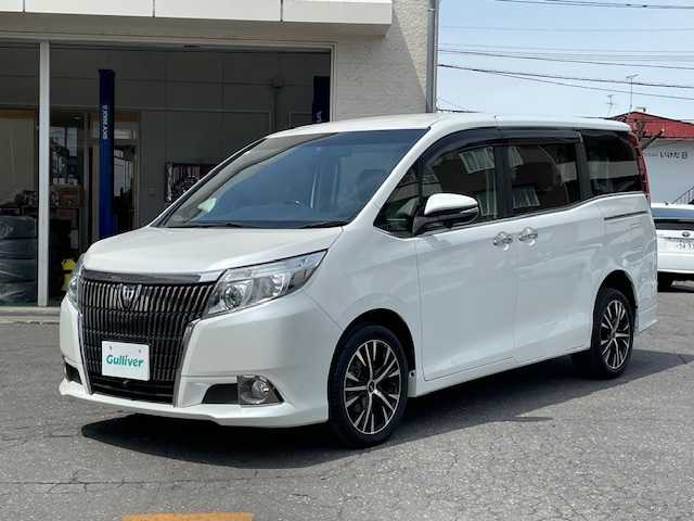 トヨタ エスクァイア Gi 道東・釧路十勝 2015(平27)年 7.9万km ホワイトパールクリスタルシャイン 4WD/7人乗り/寒冷地仕様/純正9インチメモリーナビ/  (DVD/CD/フルセグTV/Bluetooth)/全方位カメラ/黒革シート/前席シートヒーター/クルーズコントロール/LEDヘッドライト/フォグライト/オートマチックハイビーム/両側パワースライドドア/ウッドコンビハンドル/ステアリングリモコン/リアオートエアコン/ETC/ウィンカーミラー/電動格納ミラー/アイドリングストップ/横滑り防止装置/純正フロアマット/純正ドアバイザー/リアアンダースポイラー/純正エンジンスターター/スマートキー/エンジンプッシュスタート/スペアキー/取扱説明書/保証書/ナビ取説/社外17インチアルミホイール