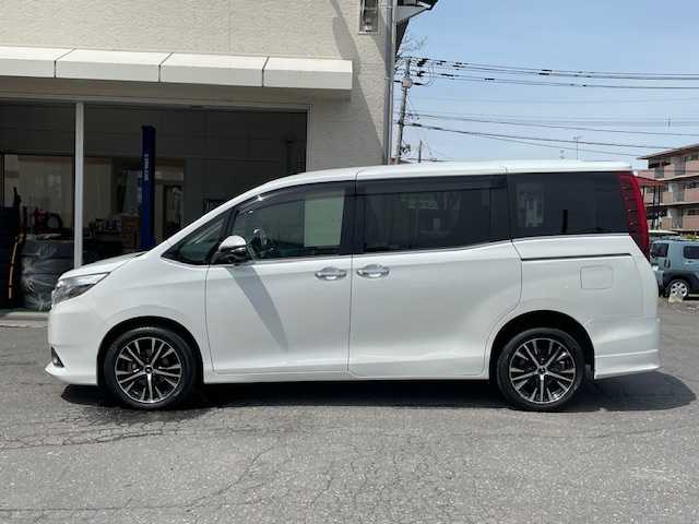 トヨタ エスクァイア Gi 道東・釧路十勝 2015(平27)年 7.9万km ホワイトパールクリスタルシャイン 4WD/7人乗り/寒冷地仕様/純正9インチメモリーナビ/  (DVD/CD/フルセグTV/Bluetooth)/全方位カメラ/黒革シート/前席シートヒーター/クルーズコントロール/LEDヘッドライト/フォグライト/オートマチックハイビーム/両側パワースライドドア/ウッドコンビハンドル/ステアリングリモコン/リアオートエアコン/ETC/ウィンカーミラー/電動格納ミラー/アイドリングストップ/横滑り防止装置/純正フロアマット/純正ドアバイザー/リアアンダースポイラー/純正エンジンスターター/スマートキー/エンジンプッシュスタート/スペアキー/取扱説明書/保証書/ナビ取説/社外17インチアルミホイール