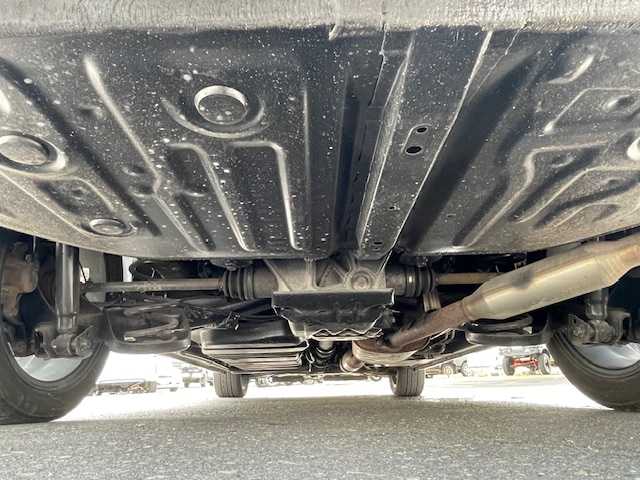 トヨタ エスクァイア Gi 道東・釧路十勝 2015(平27)年 7.9万km ホワイトパールクリスタルシャイン 4WD/7人乗り/寒冷地仕様/純正9インチメモリーナビ/  (DVD/CD/フルセグTV/Bluetooth)/全方位カメラ/黒革シート/前席シートヒーター/クルーズコントロール/LEDヘッドライト/フォグライト/オートマチックハイビーム/両側パワースライドドア/ウッドコンビハンドル/ステアリングリモコン/リアオートエアコン/ETC/ウィンカーミラー/電動格納ミラー/アイドリングストップ/横滑り防止装置/純正フロアマット/純正ドアバイザー/リアアンダースポイラー/純正エンジンスターター/スマートキー/エンジンプッシュスタート/スペアキー/取扱説明書/保証書/ナビ取説/社外17インチアルミホイール