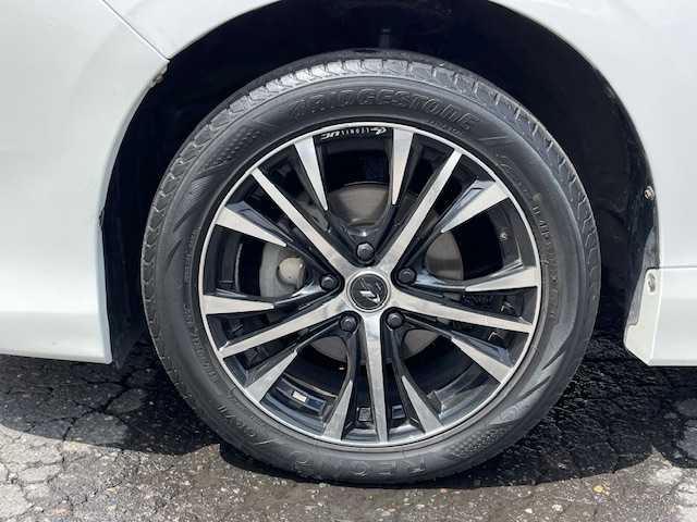 トヨタ エスクァイア Gi 道東・釧路十勝 2015(平27)年 7.9万km ホワイトパールクリスタルシャイン 4WD/7人乗り/寒冷地仕様/純正9インチメモリーナビ/  (DVD/CD/フルセグTV/Bluetooth)/全方位カメラ/黒革シート/前席シートヒーター/クルーズコントロール/LEDヘッドライト/フォグライト/オートマチックハイビーム/両側パワースライドドア/ウッドコンビハンドル/ステアリングリモコン/リアオートエアコン/ETC/ウィンカーミラー/電動格納ミラー/アイドリングストップ/横滑り防止装置/純正フロアマット/純正ドアバイザー/リアアンダースポイラー/純正エンジンスターター/スマートキー/エンジンプッシュスタート/スペアキー/取扱説明書/保証書/ナビ取説/社外17インチアルミホイール