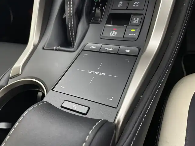 レクサス ＮＸ 300h ブラックシークエンス 宮城県 2019(平31)年 1.6万km ソニッククォーツ メーカーナビ　/三眼フルＬＥＤヘッドランプ　/シーケンシャルターンランプ　/バック／サイドモニター　/プリクラッシュセーフティ　/レーンディパーチャーアラート　/オートハイビーム　/パワーバックドア　/運転席/助手席パワーシート/L texシート/クリアランスソナー /フルセグTV/Bluetoothオーディオ/純正18インチAW/禁煙