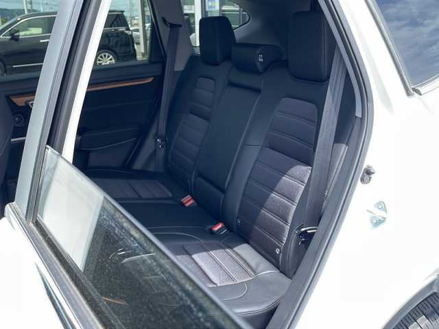ホンダ ＣＲ－Ｖ EX 道東・釧路十勝 2022(令4)年 0.8万km プラチナホワイトパール ・４WD/・純正SDメモリナビ/（ＳＤ・ＣＤ・ＤＶＤ・フルセグ・ＡＭ・ＦＭ・ＢＴ）/・バックカメラ/・レーダークルーズコントロール/・純正エンジンスターター/・ホンダセンシング/・ステアリングヒーター/・革巻きステアリング/・パドルシフト/・横滑り防止装置/・レーンキープアシスト/・運転席パワーシート/・メモリーシート/・前席シートヒーター/・ヒーテッドドアミラー/・電動格納ミラー/・ドアバイザー/・純正フロアマット/・スマートキー/・プッシュスタート/・ブラインドスポットモニター/・社外アルミホイール付冬タイヤ積込
