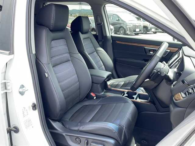 ホンダ ＣＲ－Ｖ EX 道東・釧路十勝 2022(令4)年 0.8万km プラチナホワイトパール ・４WD/・純正SDメモリナビ/（ＳＤ・ＣＤ・ＤＶＤ・フルセグ・ＡＭ・ＦＭ・ＢＴ）/・バックカメラ/・レーダークルーズコントロール/・純正エンジンスターター/・ホンダセンシング/・ステアリングヒーター/・革巻きステアリング/・パドルシフト/・横滑り防止装置/・レーンキープアシスト/・運転席パワーシート/・メモリーシート/・前席シートヒーター/・ヒーテッドドアミラー/・電動格納ミラー/・ドアバイザー/・純正フロアマット/・スマートキー/・プッシュスタート/・ブラインドスポットモニター/・社外アルミホイール付冬タイヤ積込