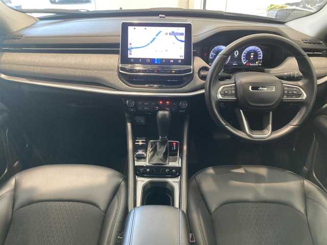 クライスラー・ジープ ジープ コンパス ロンジチュード 4×4 熊本県 2022(令4)年 3万km 青Ⅱ ・スマートキー/・プッシュスタート/・衝突被害軽減ブレーキ/・アクティブレーンマネジメント/・トラフィックサインアシスト/・前後パークセンス/・ブラインドスポットモニター/・側面距離警告/・ヒルディセントコントロール/・クルーズコントロール(追従式)/・純正メモリナビ/　【Bluetooth・USB・AppleCarPlay・AndroidAuto】/・フルセグTV/・バックカメラ/・ETC2.0/・ドライブレコーダー(前後録画)/・LEDヘッドランプ/・LEDフォグランプ/・純正マット/・保証書/取説
