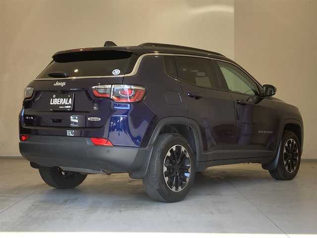 クライスラー・ジープ ジープ コンパス ロンジチュード 4×4 熊本県 2022(令4)年 3万km 青Ⅱ ・スマートキー/・プッシュスタート/・衝突被害軽減ブレーキ/・アクティブレーンマネジメント/・トラフィックサインアシスト/・前後パークセンス/・ブラインドスポットモニター/・側面距離警告/・ヒルディセントコントロール/・クルーズコントロール(追従式)/・純正メモリナビ/　【Bluetooth・USB・AppleCarPlay・AndroidAuto】/・フルセグTV/・バックカメラ/・ETC2.0/・ドライブレコーダー(前後録画)/・LEDヘッドランプ/・LEDフォグランプ/・純正マット/・保証書/取説