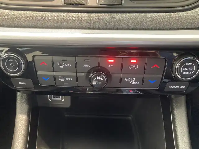 クライスラー・ジープ ジープ コンパス ロンジチュード 4×4 熊本県 2022(令4)年 3万km 青Ⅱ ・スマートキー/・プッシュスタート/・衝突被害軽減ブレーキ/・アクティブレーンマネジメント/・トラフィックサインアシスト/・前後パークセンス/・ブラインドスポットモニター/・側面距離警告/・ヒルディセントコントロール/・クルーズコントロール(追従式)/・純正メモリナビ/　【Bluetooth・USB・AppleCarPlay・AndroidAuto】/・フルセグTV/・バックカメラ/・ETC2.0/・ドライブレコーダー(前後録画)/・LEDヘッドランプ/・LEDフォグランプ/・純正マット/・保証書/取説