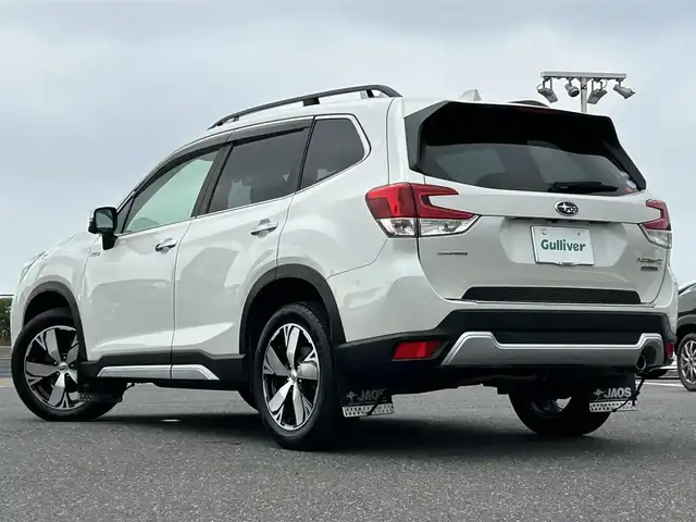 スバル フォレスター ハイブリッド アドバンス 島根県 2019(令1)年 7.1万km クリスタルホワイトP 純正8インチナビ/(AM/FM/CD/DVD/SD/Bluetooth)/フルセグTV/アイサイトVer.3/衝突軽減ブレーキ/レーンキープアシスト/レーダークルーズコントロール/アイサイトセイフティプラス/・スマートリヤビューミラー/・フロント＆サイドビューモニター/・スバルリヤビークルディテクション/ステアリング連動ヘッドライト/LEDヘッドライト/ルーフレール/マッドガード/ビルトインETC2.0/全席シートヒーター/ステアリングヒーター/純正18インチAW/スマートキー/スペアキー×1/プッシュスタート/純正フロアマット/ドアバイザー