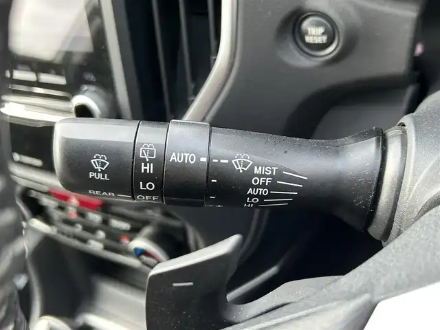 スバル フォレスター ハイブリッド アドバンス 島根県 2019(令1)年 7.1万km クリスタルホワイトP 純正8インチナビ/(AM/FM/CD/DVD/SD/Bluetooth)/フルセグTV/アイサイトVer.3/衝突軽減ブレーキ/レーンキープアシスト/レーダークルーズコントロール/アイサイトセイフティプラス/・スマートリヤビューミラー/・フロント＆サイドビューモニター/・スバルリヤビークルディテクション/ステアリング連動ヘッドライト/LEDヘッドライト/ルーフレール/マッドガード/ビルトインETC2.0/全席シートヒーター/ステアリングヒーター/純正18インチAW/スマートキー/スペアキー×1/プッシュスタート/純正フロアマット/ドアバイザー