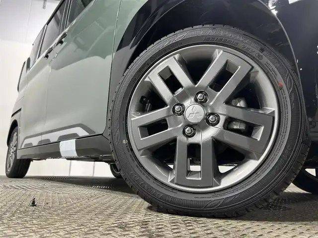三菱 デリカミニ T プレミアム 大阪府 2025(令7)年 0.1千km Ｄグリーン 未使用車　ディスプレイオーディオ　全方位カメラ　ハーフレザー　ターボ　ダウンヒルアシスト　ルーフレール　シートヒーター　ハンドルヒーター　レーダークルコン　衝突軽減　レーンアシスト　スマートキー