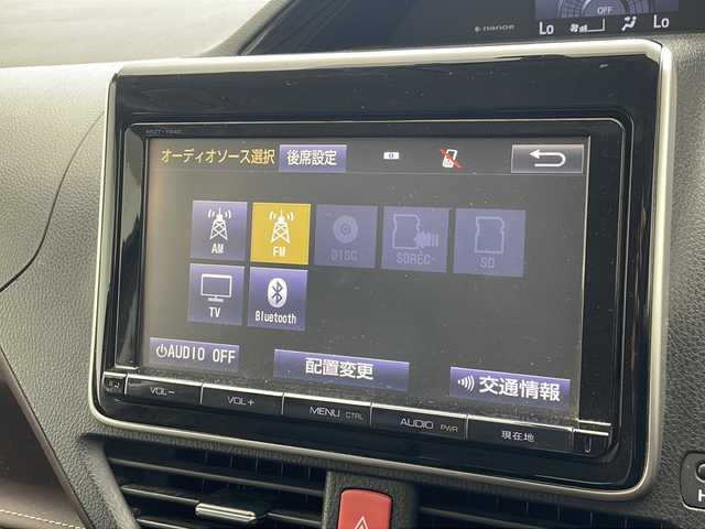 トヨタ エスクァイア Gi 沖縄県 2015(平27)年 6.5万km スパークリングブラックパールクリスタルシャイン 純正９型ナビ　【NSZT-Y64T】/　(フルセグTV Bluetooth CD/DVD)/バックカメラ/純正１１型フリップダウンモニター　/両側パワースライドドア　/ＬＥＤヘッドライト　/クルーズコントロール　/前席シートヒーター　/純正１５インチアルミホイール/プッシュスタート/スマートキー/スペアキー/純正フロアマット/ETC