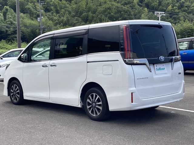 トヨタ エスクァイア ハイブリッド Gi プレミアムパッケージ ブラックテーラード 佐賀県 2021(令3)年 4万km ホワイトパールクリスタルシャイン ワンオーナー/純正10.5インチナビ/バックカメラ/両側パワースライドドア/プリクラッシュセーフティ/レーンディパーチャーアラート/オートハイビーム/クルーズコントロール/クリアランスソナー/ハーフレザーシート/シートヒーター/ステアリングヒーター/AC100V/ステアリングリモコン/ETC2.0/プッシュスタート/スマートキー/LEDヘッドライト/フォグライト/純正アルミホイール