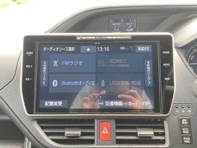 トヨタ エスクァイア ハイブリッド Gi プレミアムパッケージ ブラックテーラード 佐賀県 2021(令3)年 4万km ホワイトパールクリスタルシャイン ワンオーナー/純正10.5インチナビ/バックカメラ/両側パワースライドドア/プリクラッシュセーフティ/レーンディパーチャーアラート/オートハイビーム/クルーズコントロール/クリアランスソナー/ハーフレザーシート/シートヒーター/ステアリングヒーター/AC100V/ステアリングリモコン/ETC2.0/プッシュスタート/スマートキー/LEDヘッドライト/フォグライト/純正アルミホイール