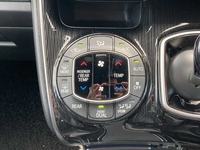 トヨタ エスクァイア ハイブリッド Gi プレミアムパッケージ ブラックテーラード 佐賀県 2021(令3)年 4万km ホワイトパールクリスタルシャイン ワンオーナー/純正10.5インチナビ/バックカメラ/両側パワースライドドア/プリクラッシュセーフティ/レーンディパーチャーアラート/オートハイビーム/クルーズコントロール/クリアランスソナー/ハーフレザーシート/シートヒーター/ステアリングヒーター/AC100V/ステアリングリモコン/ETC2.0/プッシュスタート/スマートキー/LEDヘッドライト/フォグライト/純正アルミホイール