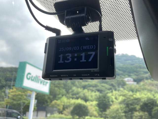 トヨタ エスクァイア ハイブリッド Gi プレミアムパッケージ ブラックテーラード 佐賀県 2021(令3)年 4万km ホワイトパールクリスタルシャイン ワンオーナー/純正10.5インチナビ/バックカメラ/両側パワースライドドア/プリクラッシュセーフティ/レーンディパーチャーアラート/オートハイビーム/クルーズコントロール/クリアランスソナー/ハーフレザーシート/シートヒーター/ステアリングヒーター/AC100V/ステアリングリモコン/ETC2.0/プッシュスタート/スマートキー/LEDヘッドライト/フォグライト/純正アルミホイール