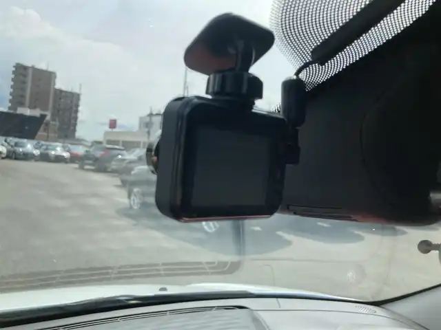 ルノー トゥインゴ ルコックスポルティフ 熊本県 2020(令2)年 3.3万km パール ・キーレス/・パーキングセンサー/・レーンキープアシスト/・ハーフレザーシート/・前席シートヒーター /・純正ディスプレイオーディオ/　【Bluetooth・USB・AUX・AppleCarPlay】/・バックカメラ/・ETC/・ドライブレコーダー(前方録画)/・フォグランプ/・純正マット