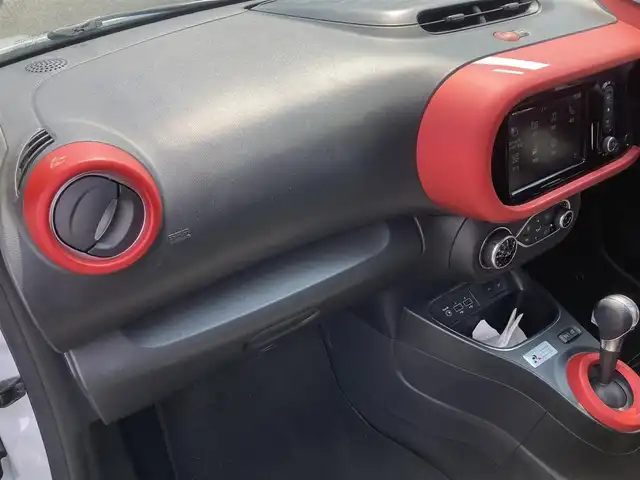 ルノー トゥインゴ ルコックスポルティフ 熊本県 2020(令2)年 3.3万km パール ・キーレス/・パーキングセンサー/・レーンキープアシスト/・ハーフレザーシート/・前席シートヒーター /・純正ディスプレイオーディオ/　【Bluetooth・USB・AUX・AppleCarPlay】/・バックカメラ/・ETC/・ドライブレコーダー(前方録画)/・フォグランプ/・純正マット