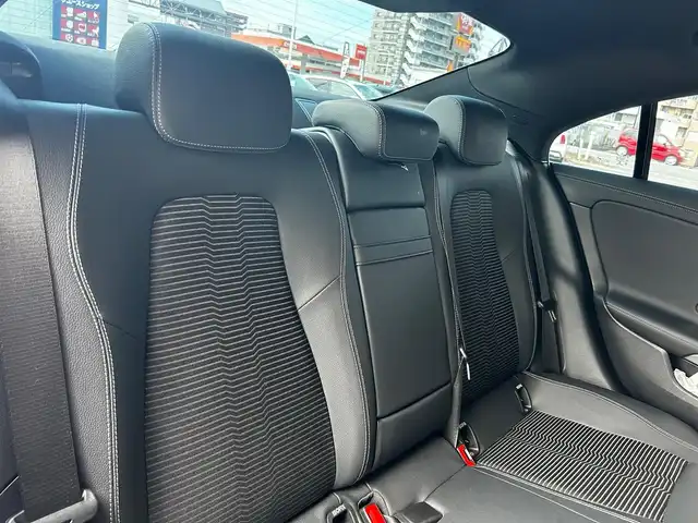 メルセデス・ベンツ ＣＬＡ２００ｄ 富山県 2022(令4)年 1万km 黒 純正HDDナビ/Bluetooth接続/AM/FMラジオ/フルセグテレビ/USB接続/バックカメラ/アイドリングストップ/ACC/ワイヤレス充電/D/N席メモリ付きパワーシート/D/N席シートヒーター/LEDヘッドライト/前純正ドラレコ/純正18インチAW/横滑り防止/レーダーセーフティ