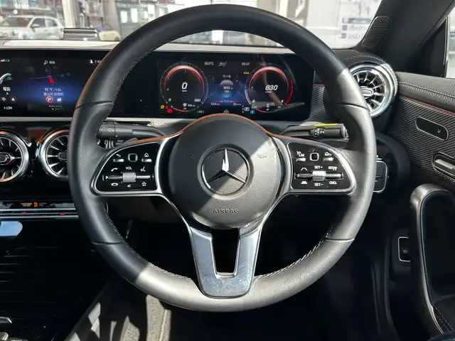 メルセデス・ベンツ ＣＬＡ２００ｄ 富山県 2022(令4)年 1万km 黒 純正HDDナビ/Bluetooth接続/AM/FMラジオ/フルセグテレビ/USB接続/バックカメラ/アイドリングストップ/ACC/ワイヤレス充電/D/N席メモリ付きパワーシート/D/N席シートヒーター/LEDヘッドライト/前純正ドラレコ/純正18インチAW/横滑り防止/レーダーセーフティ