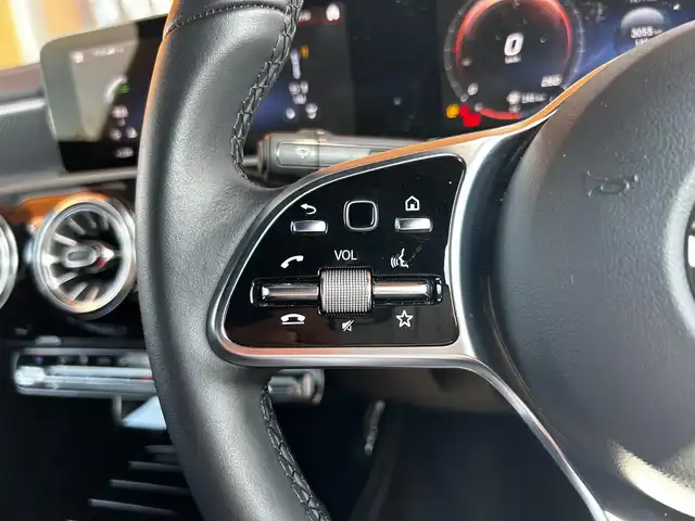 メルセデス・ベンツ ＣＬＡ２００ｄ 富山県 2022(令4)年 1万km 黒 純正HDDナビ/Bluetooth接続/AM/FMラジオ/フルセグテレビ/USB接続/バックカメラ/アイドリングストップ/ACC/ワイヤレス充電/D/N席メモリ付きパワーシート/D/N席シートヒーター/LEDヘッドライト/前純正ドラレコ/純正18インチAW/横滑り防止/レーダーセーフティ