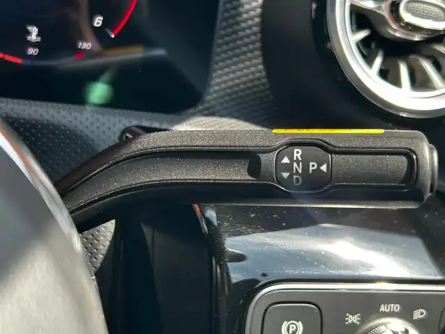 メルセデス・ベンツ ＣＬＡ２００ｄ 富山県 2022(令4)年 1万km 黒 純正HDDナビ/Bluetooth接続/AM/FMラジオ/フルセグテレビ/USB接続/バックカメラ/アイドリングストップ/ACC/ワイヤレス充電/D/N席メモリ付きパワーシート/D/N席シートヒーター/LEDヘッドライト/前純正ドラレコ/純正18インチAW/横滑り防止/レーダーセーフティ