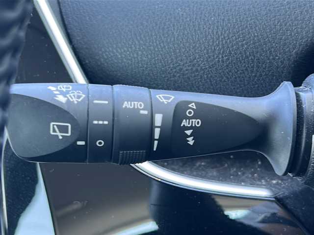 トヨタ プリウス SセーフティプラスⅡ 山形県 2020(令2)年 9.4万km アティチュードブラックマイカ 禁煙車/後期/社外ナビ/（AM/FM/フルセグ/BT）/全方位カメラ/バックカメラ/ステアリングスイッチ/レーンキープアシスト/クルコン追従有/純正ドライブレコーダー/ビルトインETC/オートマチックハイビーム/オートLEDヘッドライト/コーナーセンサー/SOSコール/ワイパーデアイザー/電動格納ミラー/ドアバイザー/盗難防止装置/スマートキー×２/プッシュスタート