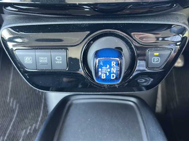 トヨタ プリウス SセーフティプラスⅡ 山形県 2020(令2)年 9.4万km アティチュードブラックマイカ 禁煙車/後期/社外ナビ/（AM/FM/フルセグ/BT）/全方位カメラ/バックカメラ/ステアリングスイッチ/レーンキープアシスト/クルコン追従有/純正ドライブレコーダー/ビルトインETC/オートマチックハイビーム/オートLEDヘッドライト/コーナーセンサー/SOSコール/ワイパーデアイザー/電動格納ミラー/ドアバイザー/盗難防止装置/スマートキー×２/プッシュスタート