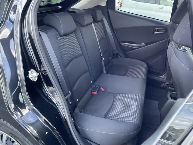 マツダ デミオ 13S 群馬県 2018(平30)年 7.6万km ジェットブラックマイカ ワンオーナー/マツダコネクトナビ/　CD/DVD/BTオーディオ/SD/USB/AUX/フルセグTV/衝突被害軽減ブレーキ/レーンキープアシストシステム/ブラインドスポットモニター/バックカメラ/シートヒーター（運転席、助手席）/ビルトインETC/革巻きステアリング/ステアリングスイッチ/LEDヘッドライト/オートライト/フォグランプ/プッシュスタート/純正フロアマット/ドアバイザー/電動格納ミラー/横滑り防止装置/保証書/取扱説明書