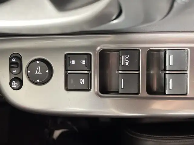 ホンダ フリード ハイブリット EX 福岡県 2018(平30)年 6.8万km プレミアムクリスタルレッドM 純正ナビ9型/（CD/DVD/AM/FM/Ipad）/フルセグ/バックカメラ/ビルトインETC/ホンダセンシング/D/Nシートヒーター/ハーフレザーシート/クルーズコントロール/コーナーセンサー/両側パワースライド/純正AW15インチ/純正フロアマット/スマートキー/プッシュスタート