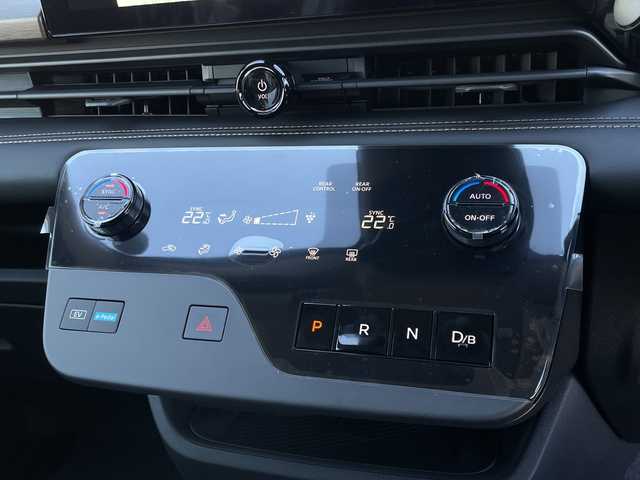 日産 セレナ e－パワー ハイウェイスター V 千葉県 2025(令7)年 0.1千km プリズムホワイト 純正12.3インチナビ/(AM/FM/フルセグ/BT/USB/HDMI)/全周囲カメラ/デジタルインナーミラー/前後ドライブレコーダー/ヘッドアップディスプレイ/ブラインドスポットモニター/衝突被害軽減システム/車線逸脱警報/クルーズコントロール/両側パワースライドドア/ハンズフリーオートスライドドア/横滑り防止装置/ETC2.0/アイドリングストップ/LEDヘッドライト/フォグランプ/オートライト/ウィンカーミラー/電動格納ミラー/純正16インチAW/プッシュスタート/スマートキー/フロアマット/スペアキー/取扱説明書/保証書