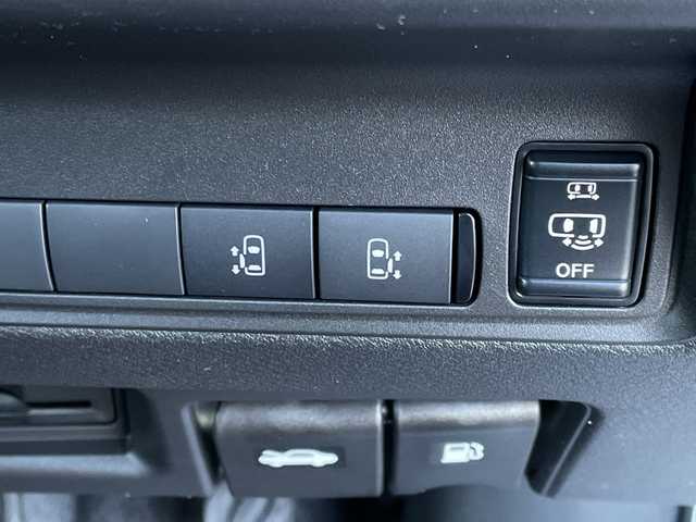 日産 セレナ e－パワー ハイウェイスター V 千葉県 2025(令7)年 0.1千km プリズムホワイト 純正12.3インチナビ/(AM/FM/フルセグ/BT/USB/HDMI)/全周囲カメラ/デジタルインナーミラー/前後ドライブレコーダー/ヘッドアップディスプレイ/ブラインドスポットモニター/衝突被害軽減システム/車線逸脱警報/クルーズコントロール/両側パワースライドドア/ハンズフリーオートスライドドア/横滑り防止装置/ETC2.0/アイドリングストップ/LEDヘッドライト/フォグランプ/オートライト/ウィンカーミラー/電動格納ミラー/純正16インチAW/プッシュスタート/スマートキー/フロアマット/スペアキー/取扱説明書/保証書