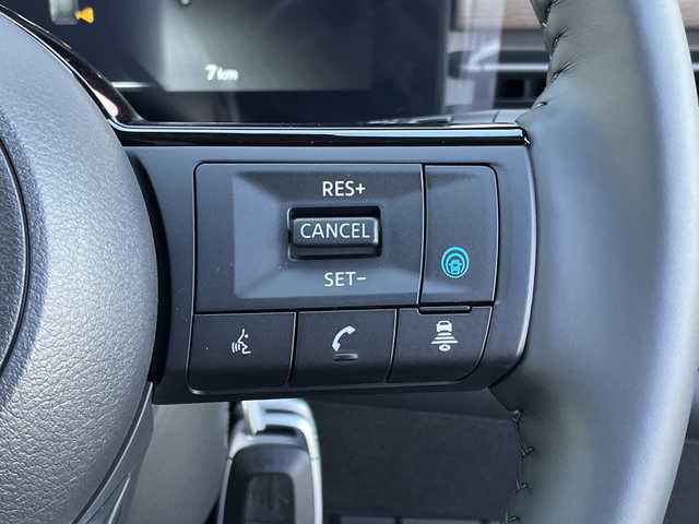 日産 セレナ e－パワー ハイウェイスター V 千葉県 2025(令7)年 0.1千km プリズムホワイト 純正12.3インチナビ/(AM/FM/フルセグ/BT/USB/HDMI)/全周囲カメラ/デジタルインナーミラー/前後ドライブレコーダー/ヘッドアップディスプレイ/ブラインドスポットモニター/衝突被害軽減システム/車線逸脱警報/クルーズコントロール/両側パワースライドドア/ハンズフリーオートスライドドア/横滑り防止装置/ETC2.0/アイドリングストップ/LEDヘッドライト/フォグランプ/オートライト/ウィンカーミラー/電動格納ミラー/純正16インチAW/プッシュスタート/スマートキー/フロアマット/スペアキー/取扱説明書/保証書