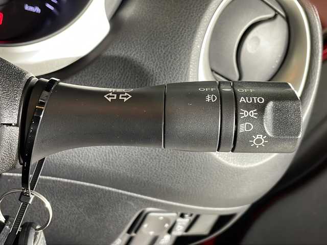 日産 ジューク 15RX パーソナライズパック 沖縄県 2013(平25)年 12.7万km パッションレッド 禁煙車　/社外ナビ　/フルセグ　/ＥＴＣ　/アイドリングストップ　/バックカメラ　/スマートキー　/プッシュスタート　/ドアバイザー　/横滑り防止