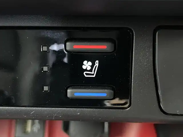 トヨタ ＲＡＶ４ アドベンチャー オフロードPKGⅡ 埼玉県 2022(令4)年 3万km スーパーホワイトⅡ 純正１０．５インチディスプレイオーディオ　バックカメラ　ＢＳＭ　ビルトインＥＴＣ２．０　前後ドライブレコーダー　レーダークルーズコントロール　メモリシート　デジタルインナーミラー　オートハイビーム