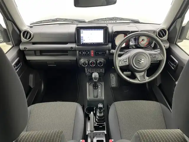 スズキ ジムニー XC 岡山県 2023(令5)年 0.9万km ジャングルグリーン ８インチナビ　/（CD/DVD/BT/USB)/型番:CN-FZ886/衝突軽減ブレーキ　/ビルトインＥＴＣ2.0/前席シートヒーター　/ＬＥＤヘッドライト　/バックカメラ　/クルーズコントロール　/純正ドライブレコーダー（前後）　/フルセグＴＶ　/ダウンヒルアシスト/プッシュスタート/アイドリングストップ/純正フロアマット/純正16インチアルミホイール/オートライト/フォグランプ/スマートキー×1