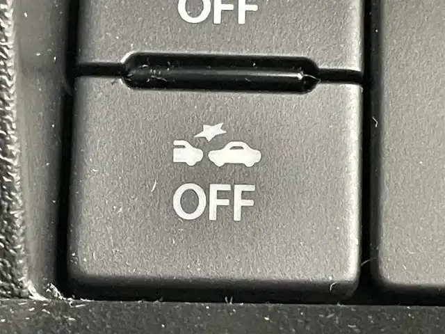 スズキ ジムニー XC 岡山県 2023(令5)年 0.9万km ジャングルグリーン ８インチナビ　/（CD/DVD/BT/USB)/型番:CN-FZ886/衝突軽減ブレーキ　/ビルトインＥＴＣ2.0/前席シートヒーター　/ＬＥＤヘッドライト　/バックカメラ　/クルーズコントロール　/純正ドライブレコーダー（前後）　/フルセグＴＶ　/ダウンヒルアシスト/プッシュスタート/アイドリングストップ/純正フロアマット/純正16インチアルミホイール/オートライト/フォグランプ/スマートキー×1