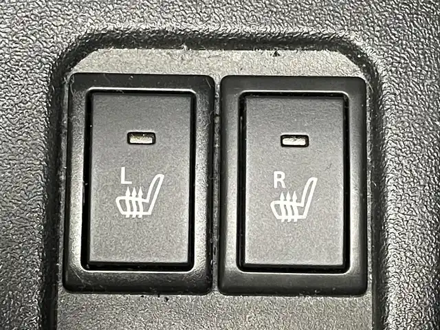 スズキ ジムニー XC 岡山県 2023(令5)年 0.9万km ジャングルグリーン ８インチナビ　/（CD/DVD/BT/USB)/型番:CN-FZ886/衝突軽減ブレーキ　/ビルトインＥＴＣ2.0/前席シートヒーター　/ＬＥＤヘッドライト　/バックカメラ　/クルーズコントロール　/純正ドライブレコーダー（前後）　/フルセグＴＶ　/ダウンヒルアシスト/プッシュスタート/アイドリングストップ/純正フロアマット/純正16インチアルミホイール/オートライト/フォグランプ/スマートキー×1