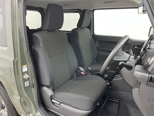 スズキ ジムニー XC 岡山県 2023(令5)年 0.9万km ジャングルグリーン ８インチナビ　/（CD/DVD/BT/USB)/型番:CN-FZ886/衝突軽減ブレーキ　/ビルトインＥＴＣ2.0/前席シートヒーター　/ＬＥＤヘッドライト　/バックカメラ　/クルーズコントロール　/純正ドライブレコーダー（前後）　/フルセグＴＶ　/ダウンヒルアシスト/プッシュスタート/アイドリングストップ/純正フロアマット/純正16インチアルミホイール/オートライト/フォグランプ/スマートキー×1