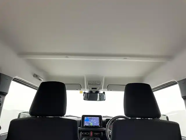 スズキ ジムニー XC 岡山県 2023(令5)年 0.9万km ジャングルグリーン ８インチナビ　/（CD/DVD/BT/USB)/型番:CN-FZ886/衝突軽減ブレーキ　/ビルトインＥＴＣ2.0/前席シートヒーター　/ＬＥＤヘッドライト　/バックカメラ　/クルーズコントロール　/純正ドライブレコーダー（前後）　/フルセグＴＶ　/ダウンヒルアシスト/プッシュスタート/アイドリングストップ/純正フロアマット/純正16インチアルミホイール/オートライト/フォグランプ/スマートキー×1