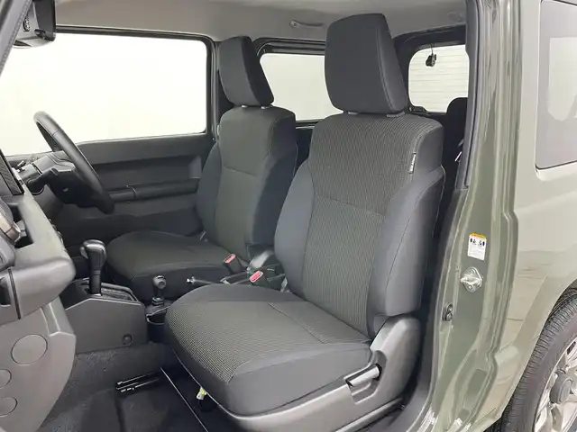 スズキ ジムニー XC 岡山県 2023(令5)年 0.9万km ジャングルグリーン ８インチナビ　/（CD/DVD/BT/USB)/型番:CN-FZ886/衝突軽減ブレーキ　/ビルトインＥＴＣ2.0/前席シートヒーター　/ＬＥＤヘッドライト　/バックカメラ　/クルーズコントロール　/純正ドライブレコーダー（前後）　/フルセグＴＶ　/ダウンヒルアシスト/プッシュスタート/アイドリングストップ/純正フロアマット/純正16インチアルミホイール/オートライト/フォグランプ/スマートキー×1