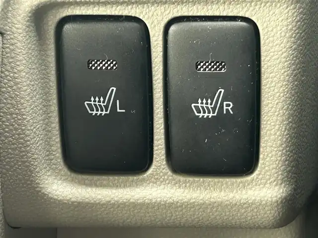 ダイハツ キャスト スタイル G VS SAⅢ 岡山県 2020(令2)年 3.5万km ブラックマイカメタリック 登録時走行距離34663km/ワンオーナー/社外ナビ/フルセグTV(AM/FM/CD/DVD/Bluetooth)/パノラマモニター/ドライブレコーダー/ETC/スマートアシスト/・衝突回避支援ブレーキ/アイドリングストップ/オートマチックハイビーム/横滑り防止装置/ヘッドライトレベライザー/D/N席シートヒーター/USB端子/プッシュスタート/スマートキー/純正フロアマット/15インチ純正AW