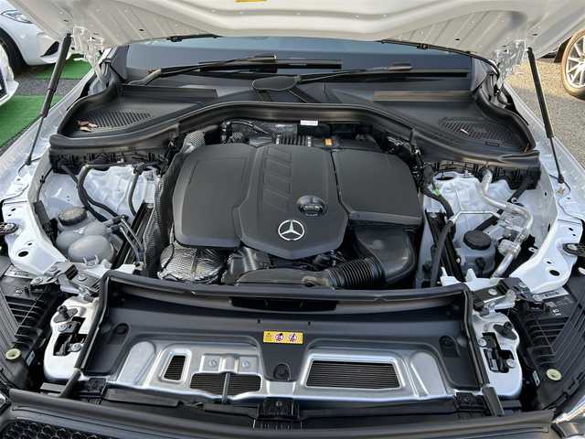 メルセデス・ベンツ Ｍ・ベンツ ＧＬＣ２２０ d 4マチック ドライバーズPKG 兵庫県 2025(令7)年 0.1万km パール ・ワンオーナー/・カラー「オパリスホワイトメタリック」コード885/・OP AMGラインパッケージ//20インチAMGアルミホイール//シートヒーター後席左右//スポーティエンジンサウンド//スポーツシート//AMGラインインテリア//AMGラインエクステリア/・OP ドライバーズパッケージ//リアアクスルステアリング//AIRMATICサスペンション/・OP パノラミックスライディングルーフ//MBUX ARナビゲーション//地デジ/BT/USB/Apple Car Play//ワイヤレスチャージング//フットトランクオープナー//ドライブレコーダー360度//ETC//アンビエントライト//DIGITAL LIGHT//アクティブディスタンスアシスト・ディストロニック//アクティブステアリングアシスト//アクティブレーンキーピングアシスト//アクティブレーンチェンジングアシスト//アクティブブレーキアシスト//ブラインドスポットアシスト//PRE-SAFE//パーキングアシスト//パークトロニック//トラフィックサインアシスト//アダプティブハイビームアシスト・プラス