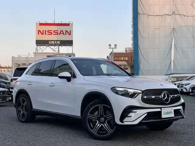 メルセデス・ベンツ Ｍ・ベンツ ＧＬＣ２２０ d 4マチック ドライバーズPKG 兵庫県 2025(令7)年 0.1万km パール ・ワンオーナー/・カラー「オパリスホワイトメタリック」コード885/・OP AMGラインパッケージ//20インチAMGアルミホイール//シートヒーター後席左右//スポーティエンジンサウンド//スポーツシート//AMGラインインテリア//AMGラインエクステリア/・OP ドライバーズパッケージ//リアアクスルステアリング//AIRMATICサスペンション/・OP パノラミックスライディングルーフ//MBUX ARナビゲーション//地デジ/BT/USB/Apple Car Play//ワイヤレスチャージング//フットトランクオープナー//ドライブレコーダー360度//ETC//アンビエントライト//DIGITAL LIGHT//アクティブディスタンスアシスト・ディストロニック//アクティブステアリングアシスト//アクティブレーンキーピングアシスト//アクティブレーンチェンジングアシスト//アクティブブレーキアシスト//ブラインドスポットアシスト//PRE-SAFE//パーキングアシスト//パークトロニック//トラフィックサインアシスト//アダプティブハイビームアシスト・プラス