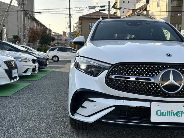 メルセデス・ベンツ Ｍ・ベンツ ＧＬＣ２２０ d 4マチック ドライバーズPKG 兵庫県 2025(令7)年 0.1万km パール ・ワンオーナー/・カラー「オパリスホワイトメタリック」コード885/・OP AMGラインパッケージ//20インチAMGアルミホイール//シートヒーター後席左右//スポーティエンジンサウンド//スポーツシート//AMGラインインテリア//AMGラインエクステリア/・OP ドライバーズパッケージ//リアアクスルステアリング//AIRMATICサスペンション/・OP パノラミックスライディングルーフ//MBUX ARナビゲーション//地デジ/BT/USB/Apple Car Play//ワイヤレスチャージング//フットトランクオープナー//ドライブレコーダー360度//ETC//アンビエントライト//DIGITAL LIGHT//アクティブディスタンスアシスト・ディストロニック//アクティブステアリングアシスト//アクティブレーンキーピングアシスト//アクティブレーンチェンジングアシスト//アクティブブレーキアシスト//ブラインドスポットアシスト//PRE-SAFE//パーキングアシスト//パークトロニック//トラフィックサインアシスト//アダプティブハイビームアシスト・プラス