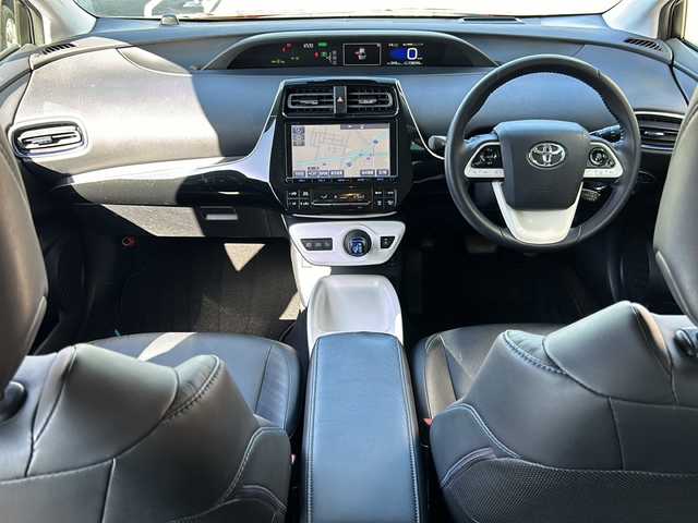 トヨタ プリウス A ツーリングセレクション 静岡県 2016(平28)年 13.9万km エモーショナルレッド 純正SDナビ/・AM/FM/・CD/DVD/・Bluetooth/・USB/・HDMI/・フルセグTV/主要装備/・プッシュスタート＆ストップ/・パーキングアシスト/・アイドリングストップ/・レーダークルーズコントロール/・社外ドラレコ前後/・純正フロアマット/・バックカメラ/・社外ETC/・ABS/・横滑り防止機能/・後方コーナーセンサー/・レーンキープアシスト/・ヘッドアップディスプレイ/・ブラインドスポットモニター/・ヒーテッドドアミラー/・取扱説明書/・新車時保証書