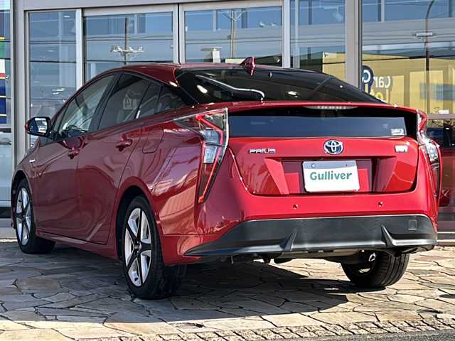 トヨタ プリウス A ツーリングセレクション 静岡県 2016(平28)年 13.9万km エモーショナルレッド 純正SDナビ/・AM/FM/・CD/DVD/・Bluetooth/・USB/・HDMI/・フルセグTV/主要装備/・プッシュスタート＆ストップ/・パーキングアシスト/・アイドリングストップ/・レーダークルーズコントロール/・社外ドラレコ前後/・純正フロアマット/・バックカメラ/・社外ETC/・ABS/・横滑り防止機能/・後方コーナーセンサー/・レーンキープアシスト/・ヘッドアップディスプレイ/・ブラインドスポットモニター/・ヒーテッドドアミラー/・取扱説明書/・新車時保証書