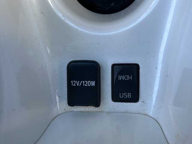 トヨタ プリウス A ツーリングセレクション 静岡県 2016(平28)年 13.9万km エモーショナルレッド 純正SDナビ/・AM/FM/・CD/DVD/・Bluetooth/・USB/・HDMI/・フルセグTV/主要装備/・プッシュスタート＆ストップ/・パーキングアシスト/・アイドリングストップ/・レーダークルーズコントロール/・社外ドラレコ前後/・純正フロアマット/・バックカメラ/・社外ETC/・ABS/・横滑り防止機能/・後方コーナーセンサー/・レーンキープアシスト/・ヘッドアップディスプレイ/・ブラインドスポットモニター/・ヒーテッドドアミラー/・取扱説明書/・新車時保証書